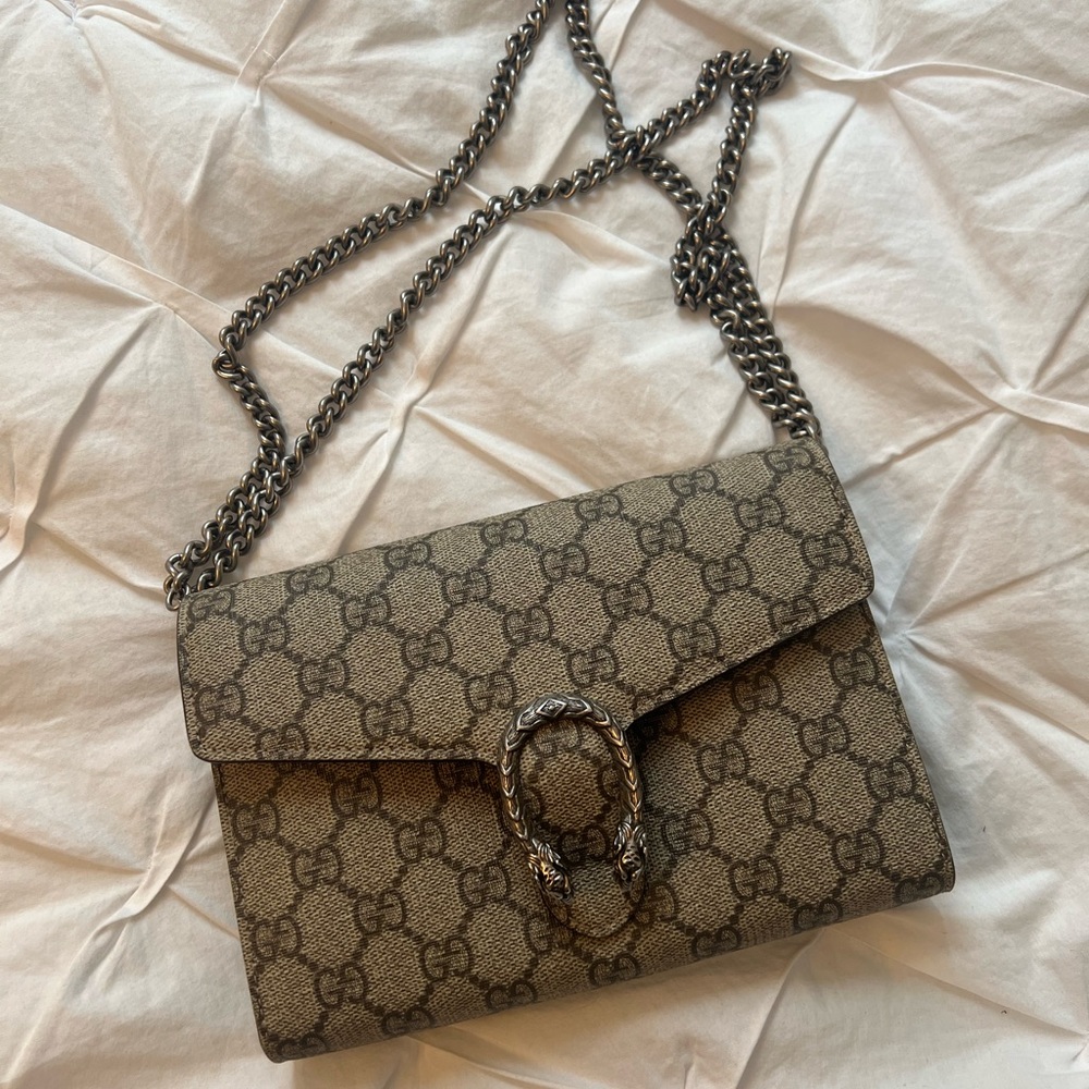 Gucci Dionysus GG supreme wallet on a chain